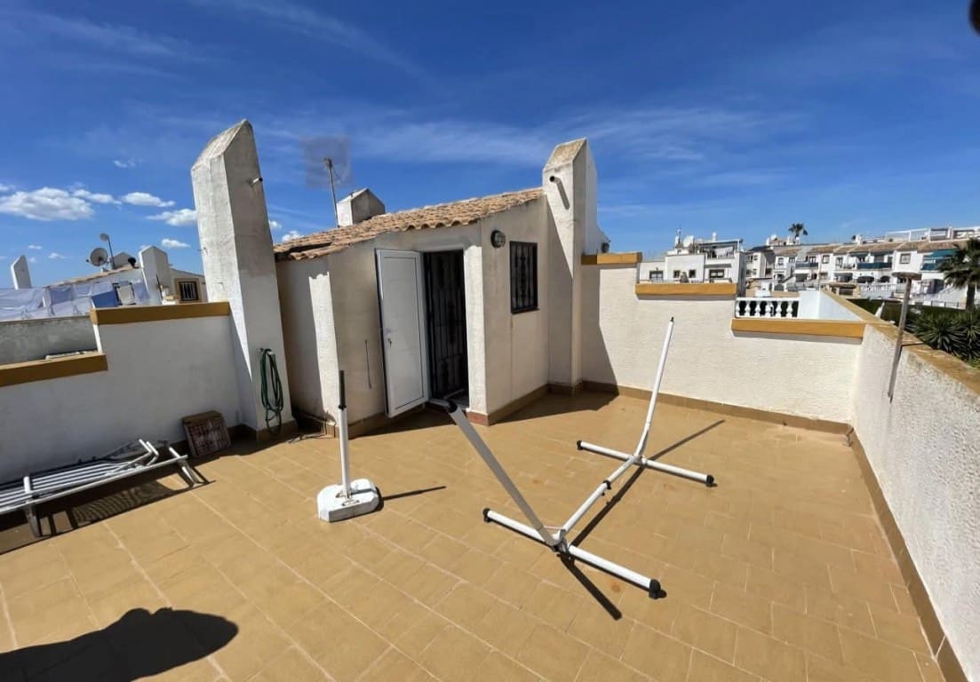 Chalet de 3 habitaciones en Playa Flamenca en venta con piscina - 227.000 € (Ref: 9367916)
