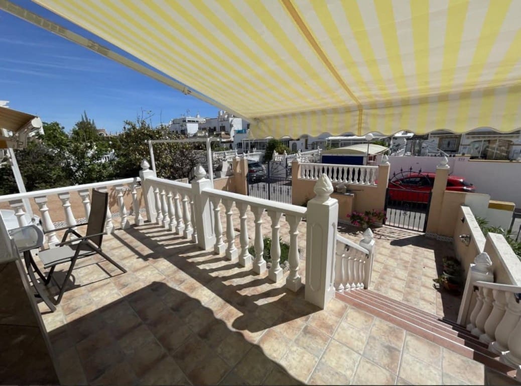 Chalet de 3 habitaciones en Playa Flamenca en venta con piscina - 227.000 € (Ref: 9367916)