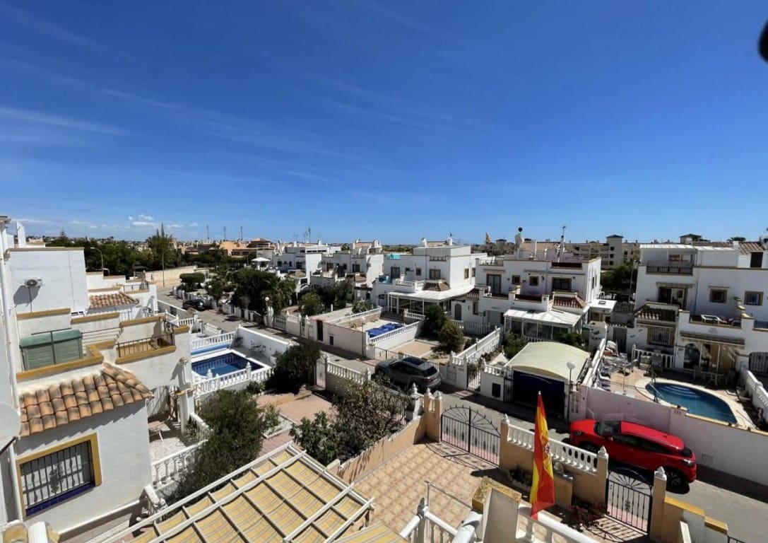 Chalet de 3 habitaciones en Playa Flamenca en venta con piscina - 227.000 € (Ref: 9367916)