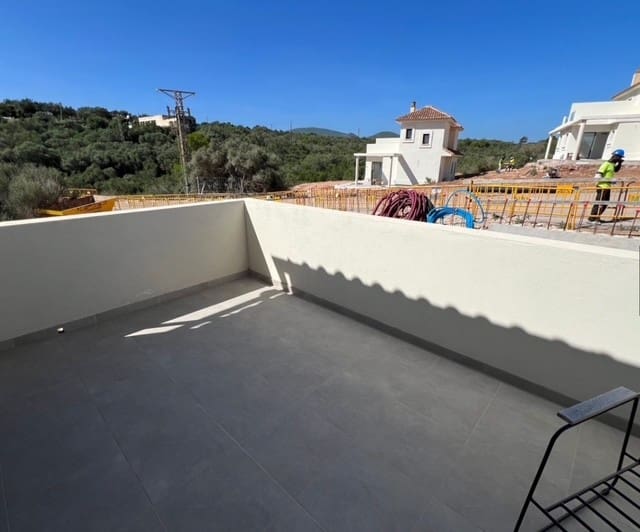 2 soverom Villa til salgs i Llubi - € 389 500 (Ref: 9367926)