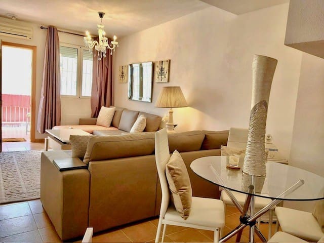 3 soverom Kjedet enebolig til salgs i Villamartin med svømmebasseng - € 175 000 (Ref: 9367927)