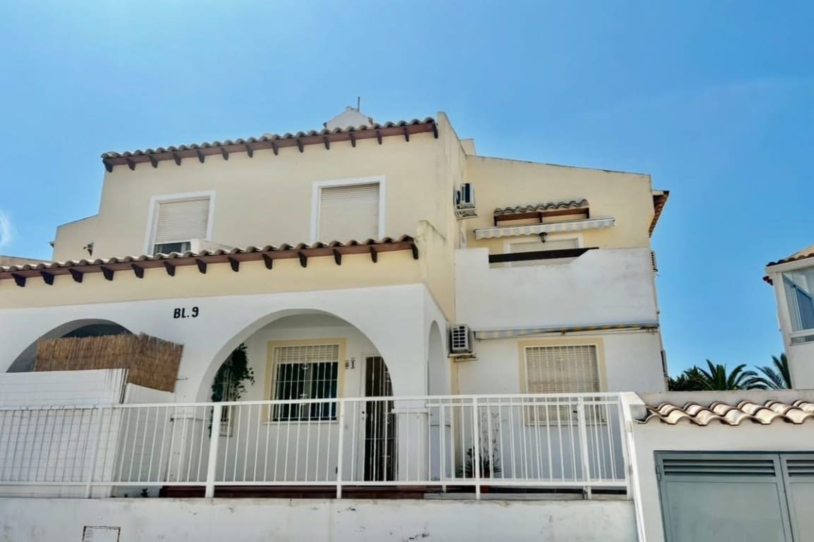 3 soverom Kjedet enebolig til salgs i Villamartin med svømmebasseng - € 175 000 (Ref: 9367927)