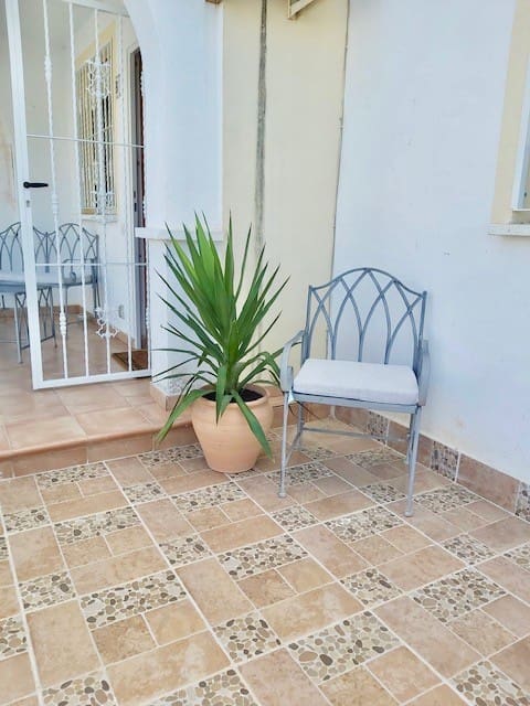 3 soverom Kjedet enebolig til salgs i Villamartin med svømmebasseng - € 175 000 (Ref: 9367927)