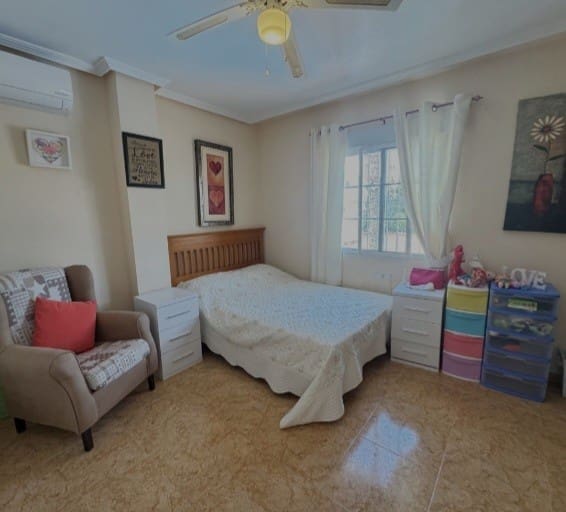 5 slaapkamer Villa te koop in La Zenia met zwembad - € 625.000 (Ref: 9367931)