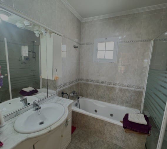 5 slaapkamer Villa te koop in La Zenia met zwembad - € 625.000 (Ref: 9367931)