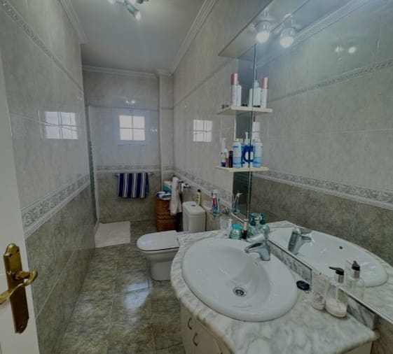 5 slaapkamer Villa te koop in La Zenia met zwembad - € 625.000 (Ref: 9367931)