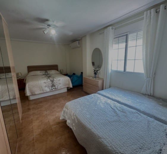 5 slaapkamer Villa te koop in La Zenia met zwembad - € 625.000 (Ref: 9367931)