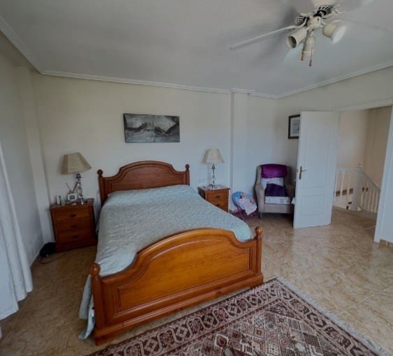 5 slaapkamer Villa te koop in La Zenia met zwembad - € 625.000 (Ref: 9367931)