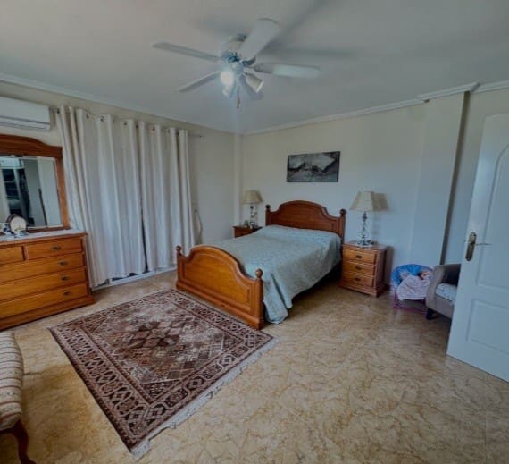 5 slaapkamer Villa te koop in La Zenia met zwembad - € 625.000 (Ref: 9367931)