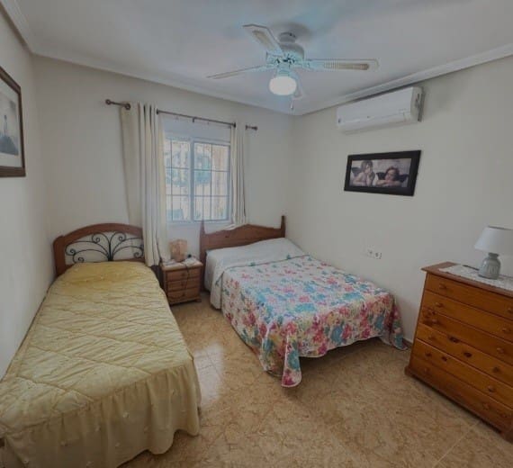 5 slaapkamer Villa te koop in La Zenia met zwembad - € 625.000 (Ref: 9367931)