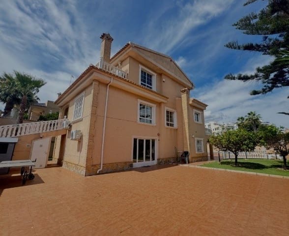 5 slaapkamer Villa te koop in La Zenia, Orihuela met zwembad - € 625.000 (Ref: 9367931)