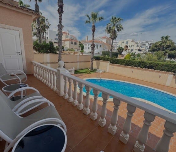 5 slaapkamer Villa te koop in La Zenia met zwembad - € 625.000 (Ref: 9367931)