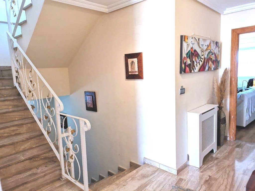 6 bedroom Villa for sale in Los Balcones with pool - € 599,999 (Ref: 9367932)