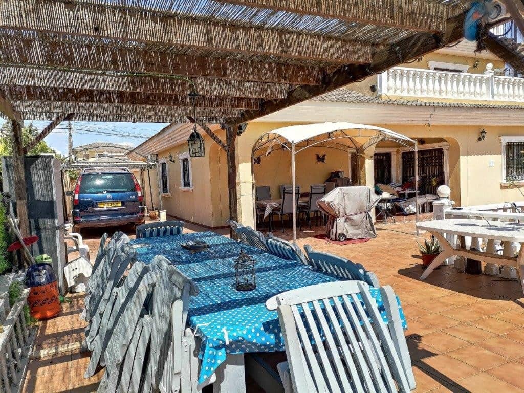 6 bedroom Villa for sale in Los Balcones with pool - € 599,999 (Ref: 9367932)