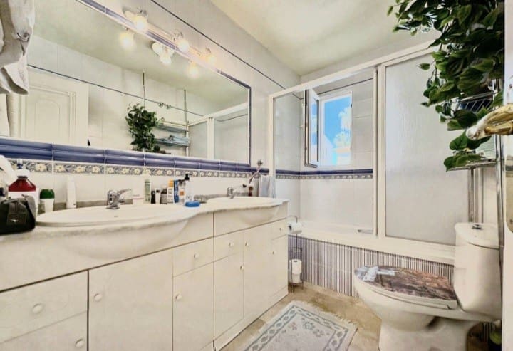 2 bedroom Villa for sale in Villamartin with pool garage - € 459,000 (Ref: 9367936)