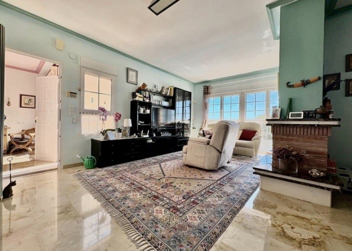 2 bedroom Villa for sale in Villamartin with pool garage - € 459,000 (Ref: 9367936)