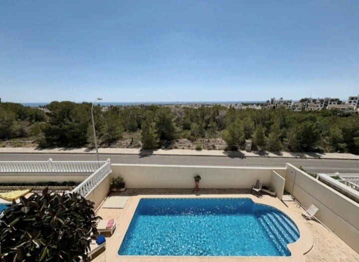 2 bedroom Villa for sale in Villamartin with pool garage - € 459,000 (Ref: 9367936)