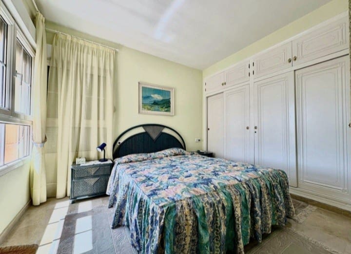 2 bedroom Villa for sale in Villamartin with pool garage - € 459,000 (Ref: 9367936)