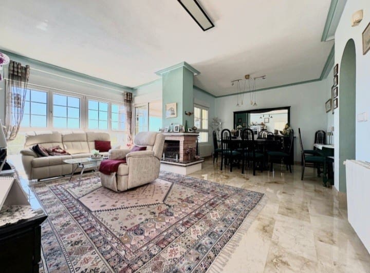 2 bedroom Villa for sale in Villamartin with pool garage - € 459,000 (Ref: 9367936)