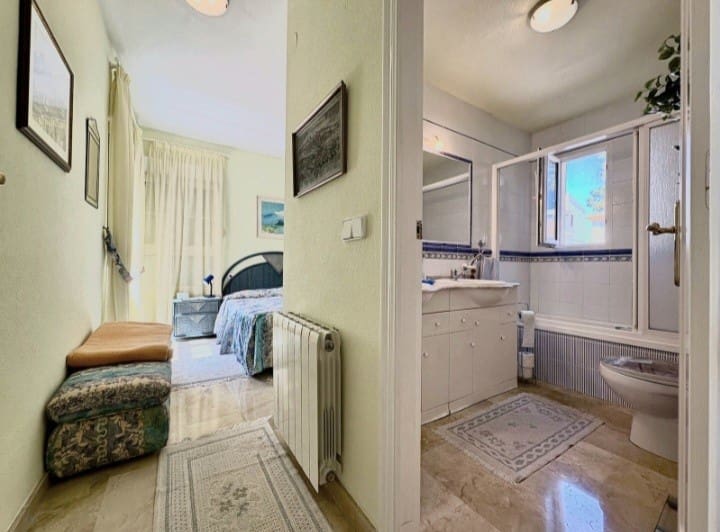 2 bedroom Villa for sale in Villamartin with pool garage - € 459,000 (Ref: 9367936)