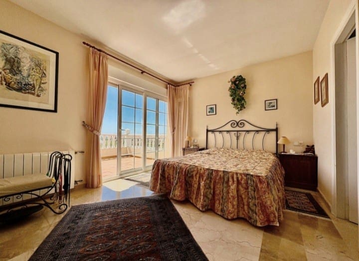 2 bedroom Villa for sale in Villamartin with pool garage - € 459,000 (Ref: 9367936)