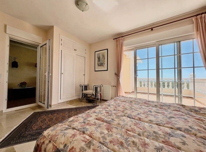 2 bedroom Villa for sale in Villamartin with pool garage - € 459,000 (Ref: 9367936)