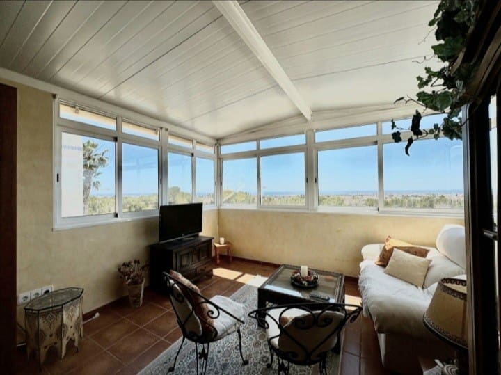 2 bedroom Villa for sale in Villamartin with pool garage - € 459,000 (Ref: 9367936)