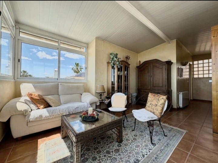 2 bedroom Villa for sale in Villamartin with pool garage - € 459,000 (Ref: 9367936)