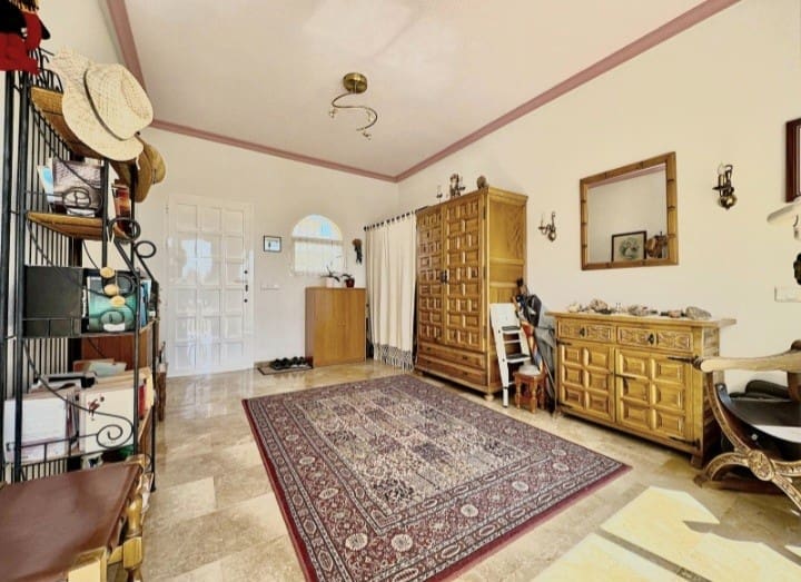 2 bedroom Villa for sale in Villamartin with pool garage - € 459,000 (Ref: 9367936)