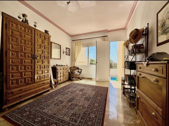 2 bedroom Villa for sale in Villamartin with pool garage - € 459,000 (Ref: 9367936)