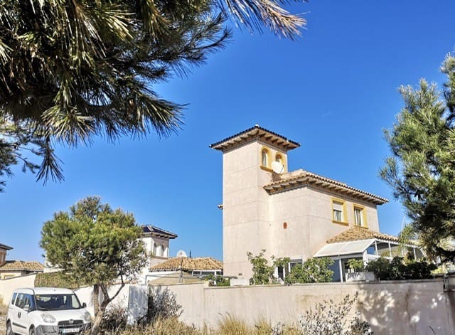 Chalet de 4 habitaciones en Playa Flamenca, Orihuela en venta con piscina - 399.000 € (Ref: 9367938)
