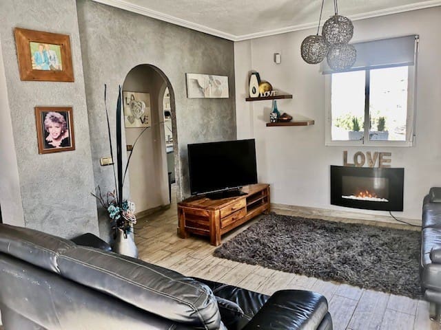 Chalet de 4 habitaciones en Playa Flamenca en venta con piscina - 399.000 € (Ref: 9367938)