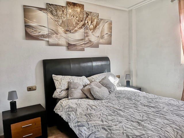 Chalet de 4 habitaciones en Playa Flamenca en venta con piscina - 399.000 € (Ref: 9367938)