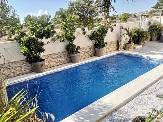 Chalet de 4 habitaciones en Playa Flamenca, Orihuela en venta con piscina - 399.000 € (Ref: 9367938)