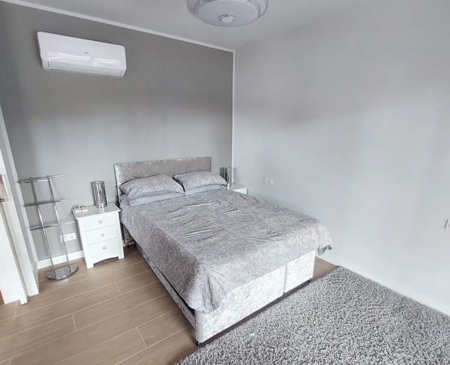 2 Zimmer Apartment zu verkaufen in Villamartin mit Pool - 254.950 € (Ref: 9367943)