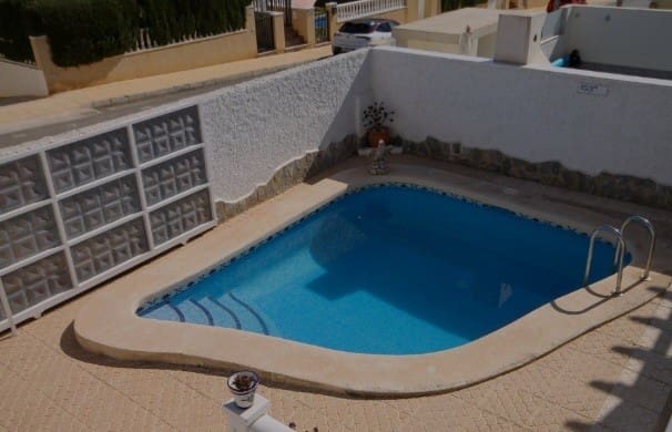 Chalet de 5 habitaciones en San Miguel de Salinas en venta con piscina - 245.000 € (Ref: 9367944)