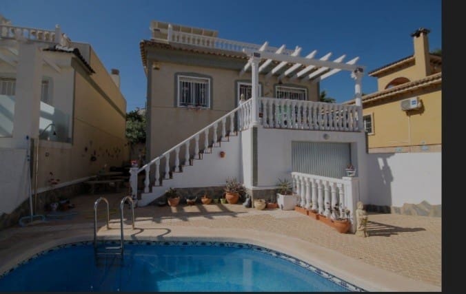 Chalet de 5 habitaciones en San Miguel de Salinas en venta con piscina - 245.000 € (Ref: 9367944)