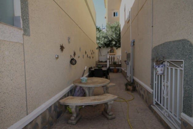 Chalet de 5 habitaciones en San Miguel de Salinas en venta con piscina - 245.000 € (Ref: 9367944)