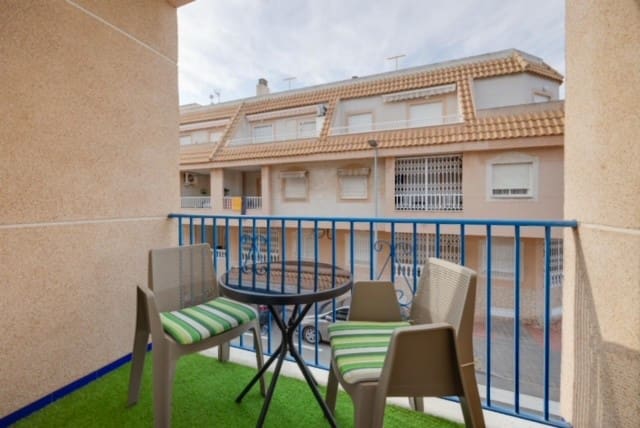 3 makuuhuone Huoneisto myytävänä paikassa Torrevieja mukana uima-altaan - 219 900 € (Ref: 9367946)