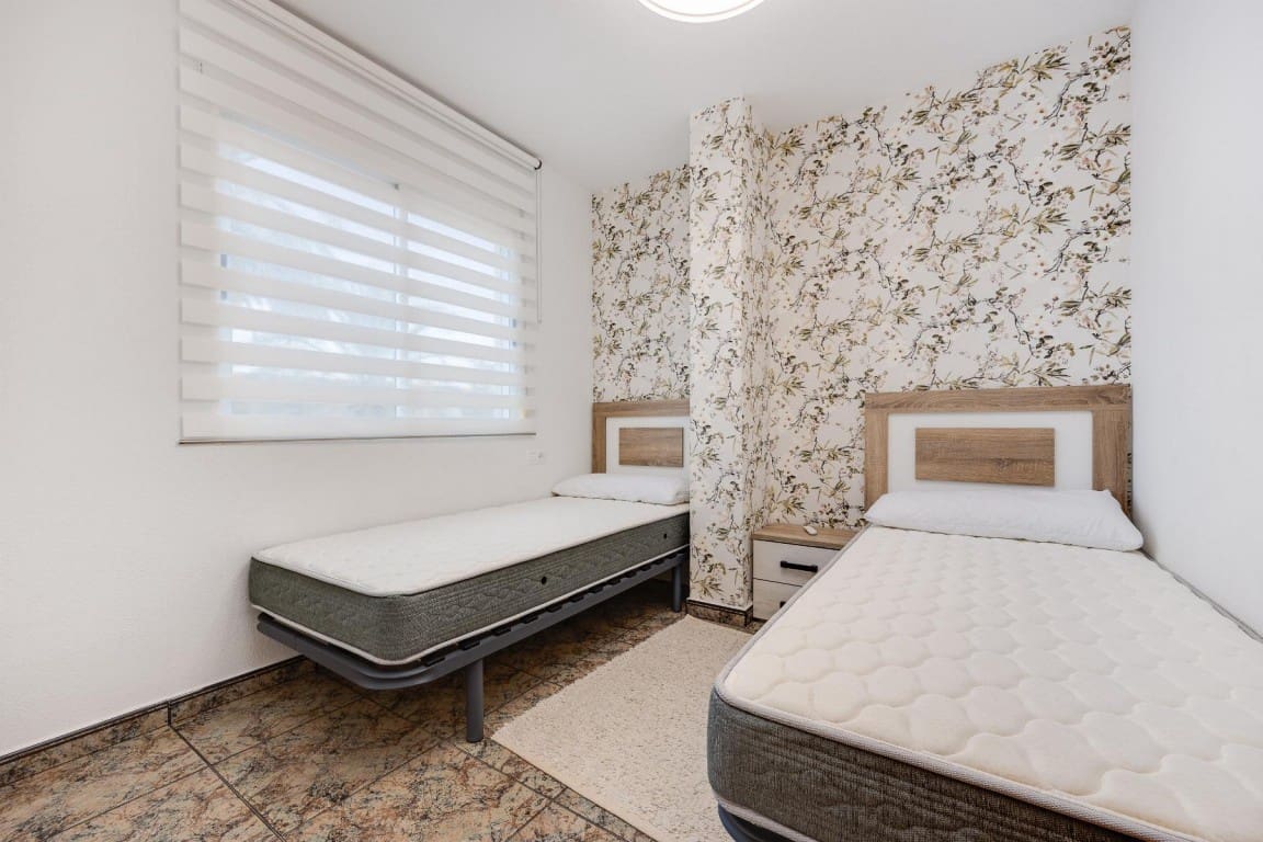 3 makuuhuone Huoneisto myytävänä paikassa Torrevieja mukana uima-altaan - 219 900 € (Ref: 9367946)