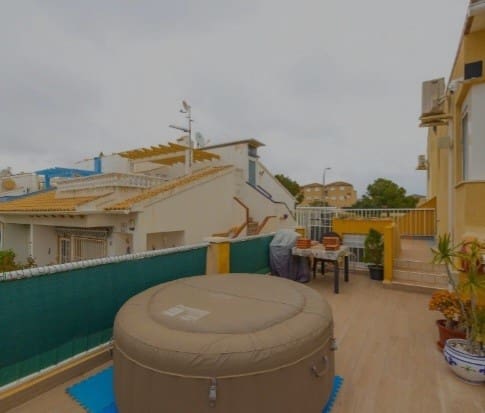 4 soverom Rekkehus til salgs i Playa Flamenca, Orihuela med svømmebasseng - € 229 000 (Ref: 9367947)