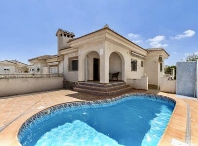 2 soveværelse Villa til salg i Villamartin, Orihuela med swimmingpool - € 249.900 (Ref: 9367949)