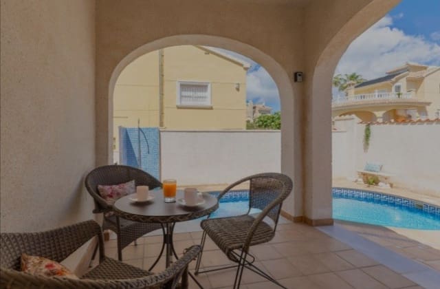 2 soveværelse Villa til salg i Villamartin, Orihuela med swimmingpool - € 249.900 (Ref: 9367949)
