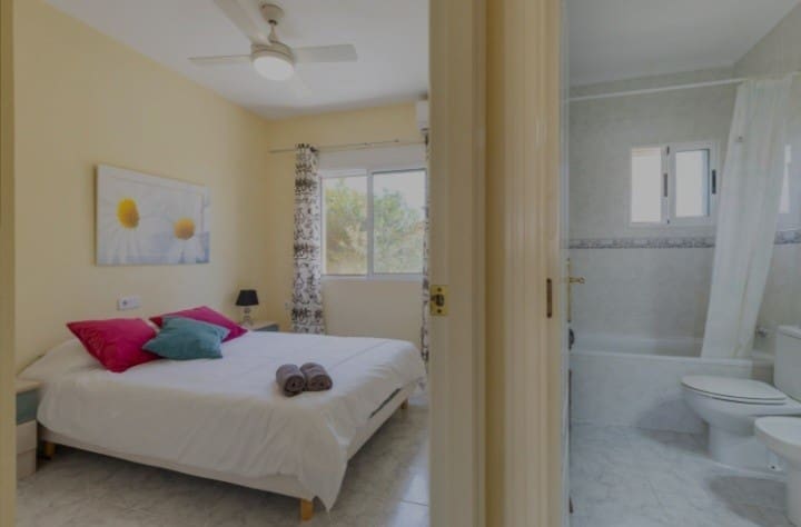 2 bedroom Villa for sale in Villamartin with pool - € 249,900 (Ref: 9367949)