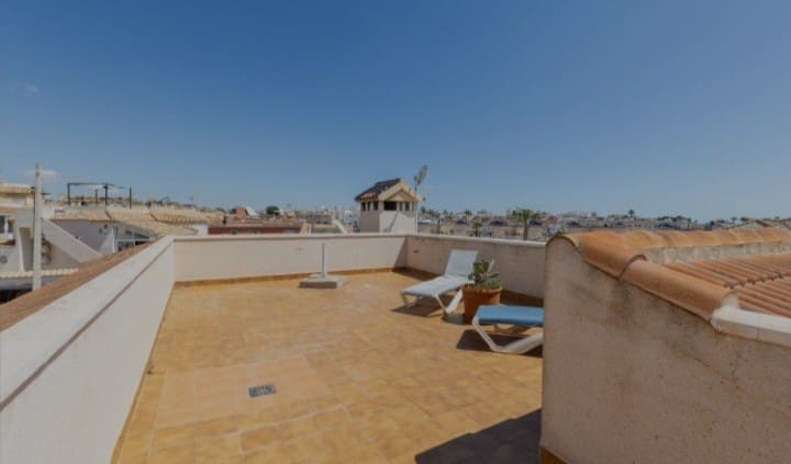 2 bedroom Villa for sale in Villamartin with pool - € 249,900 (Ref: 9367949)