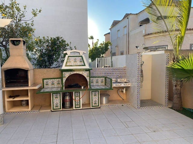 4 bedroom Villa for sale in Los Altos with pool - € 450,000 (Ref: 9367954)