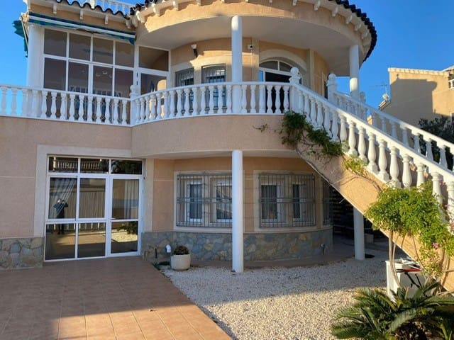 4 bedroom Villa for sale in Los Altos with pool - € 450,000 (Ref: 9367954)