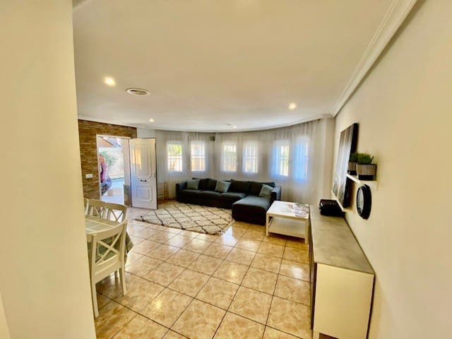 4 bedroom Villa for sale in Los Altos with pool - € 450,000 (Ref: 9367954)