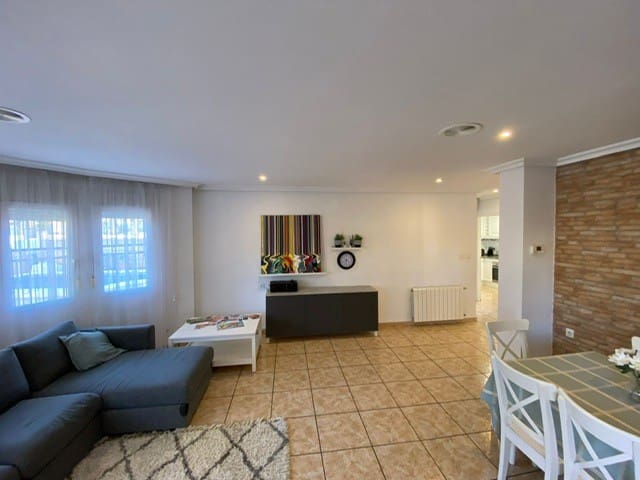 4 bedroom Villa for sale in Los Altos with pool - € 450,000 (Ref: 9367954)