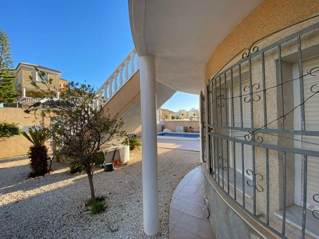 4 bedroom Villa for sale in Los Altos with pool - € 450,000 (Ref: 9367954)